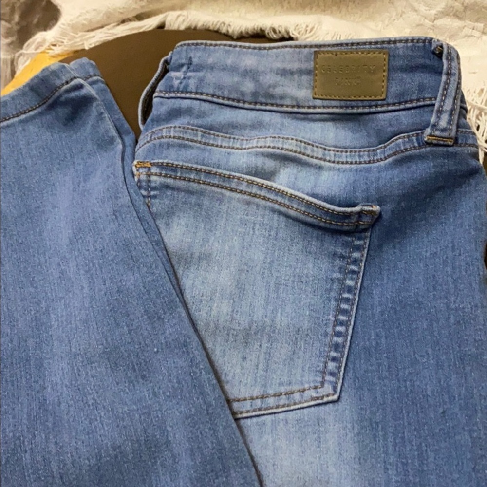 Non ripped jeans